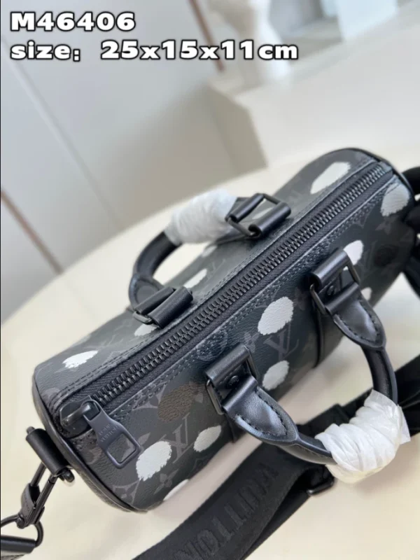 LV X YK BANDOULIÈRE KEEPALL 25 MONOGRAM ECLIPSE CANVAS – WLM560 - Image 5