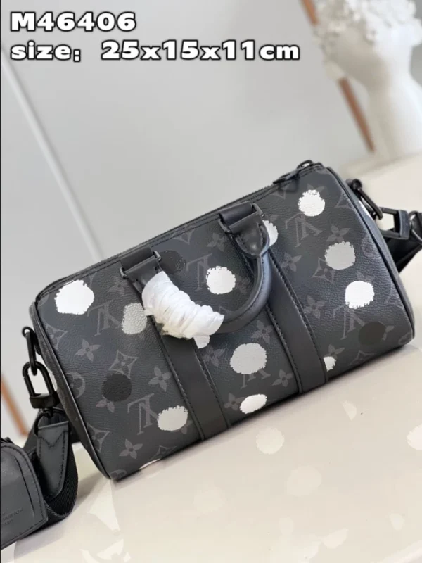 LV X YK BANDOULIÈRE KEEPALL 25 MONOGRAM ECLIPSE CANVAS – WLM560 - Image 3