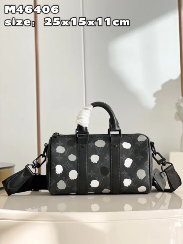 LV X YK BANDOULIÈRE KEEPALL 25 MONOGRAM ECLIPSE CANVAS – WLM560 - Image 2