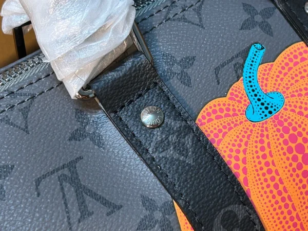 LV X YK KEEPALL 25 MONOGRAM ECLIPSE CANVAS – WLM559 - Image 4