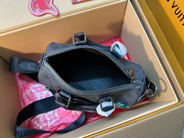 LV X YK KEEPALL 25 MONOGRAM ECLIPSE CANVAS – WLM559 - Image 9