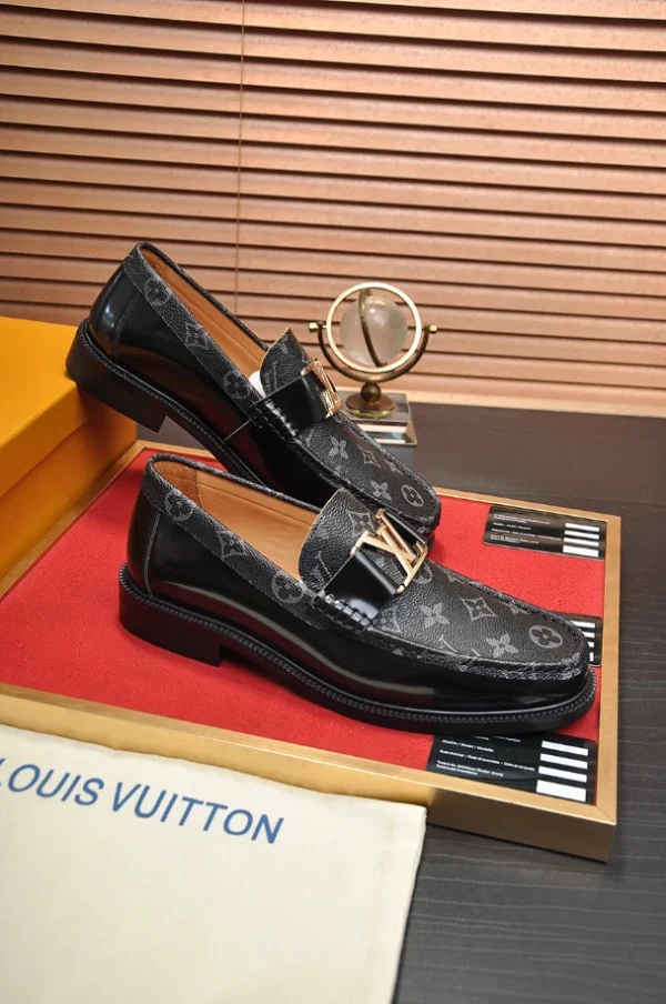Louis Vuitton Loafers – LLV70