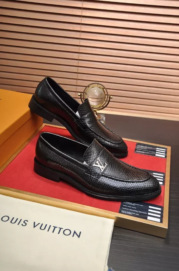 Louis Vuitton Loafers – LLV79