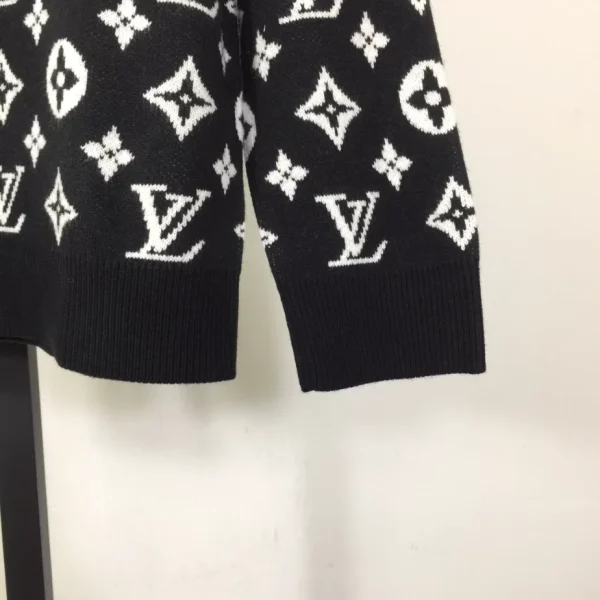 Louis Vuitton Sweater – SLV066 - Image 8