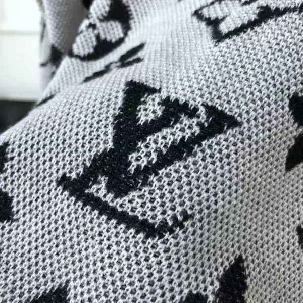 Louis Vuitton Sweater – SLV071 - Image 4