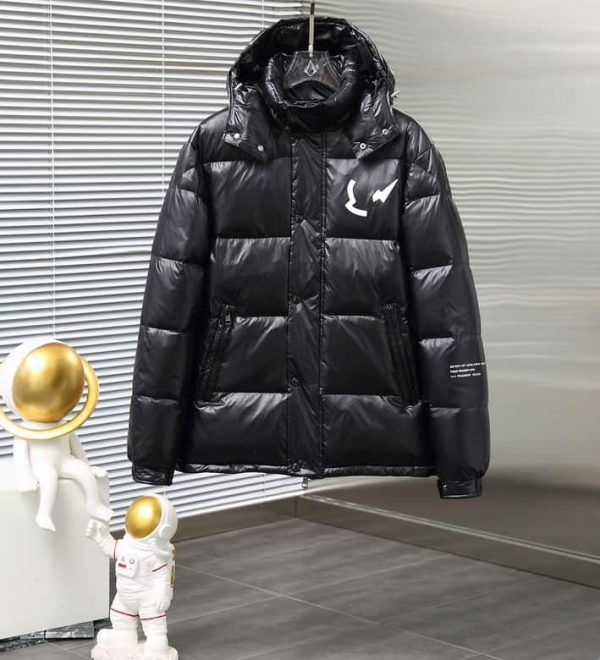 Moncler Coat – MC057
