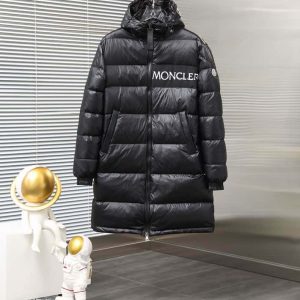 Moncler Coat – MC058