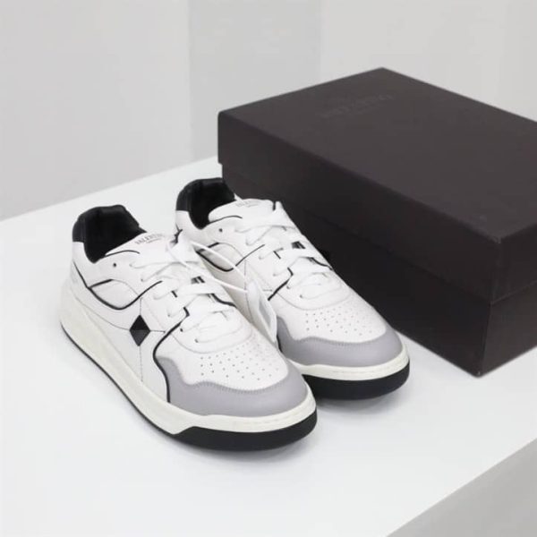 ONE STUD LOW-TOP NAPPA SNEAKER – VLS037