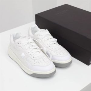 ONE STUD LOW-TOP NAPPA SNEAKER – VLS040