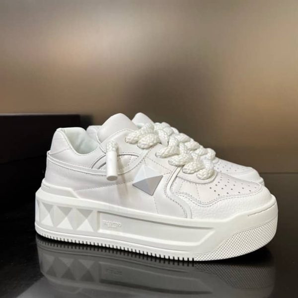 ONE STUD XL NAPPA LEATHER LOW-TOP SNEAKER – VLS022