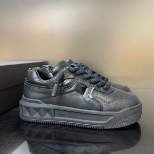 ONE STUD XL NAPPA LEATHER LOW-TOP SNEAKER – VLS024