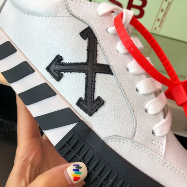 Off-White Low Vulcanized Distressed Sneakers – OFF61 - Image 5