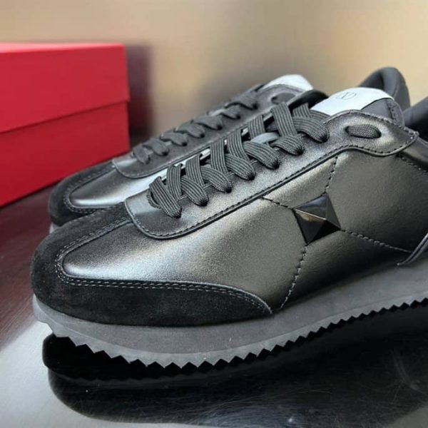 STUD AROUND LOW-TOP CALFSKIN AND NAPPA LEATHER SNEAKER – VLS001 - Image 4