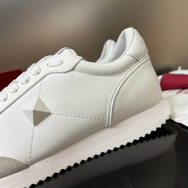 STUD AROUND LOW-TOP CALFSKIN AND NAPPA LEATHER SNEAKER – VLS004 - Image 4