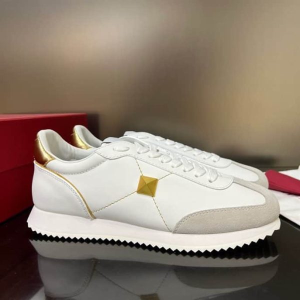 STUD AROUND LOW-TOP CALFSKIN AND NAPPA LEATHER SNEAKER – VLS005