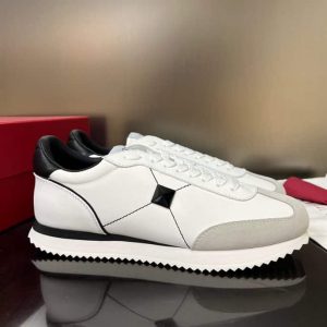 STUD AROUND LOW-TOP CALFSKIN AND NAPPA LEATHER SNEAKER – VLS006