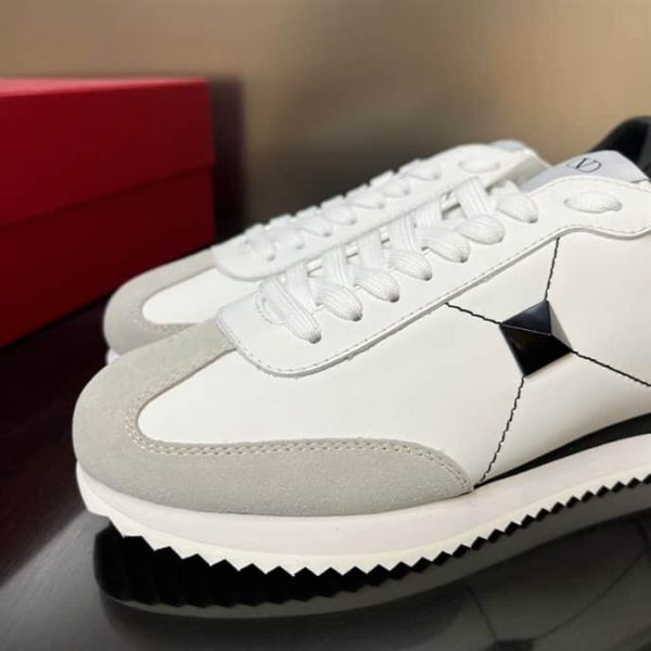 STUD AROUND LOW-TOP CALFSKIN AND NAPPA LEATHER SNEAKER – VLS006 - Image 5