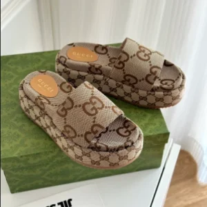 WOMEN’S PLATFORM SLIDE SANDAL – GCS20