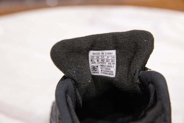 ADIDAS YEEZY BOOST 700 V2 VANTA - Image 8
