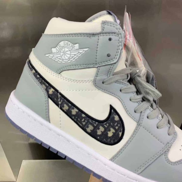 DIOR AIR JORDAN 1 HIGH OG SNEAKER - Image 4