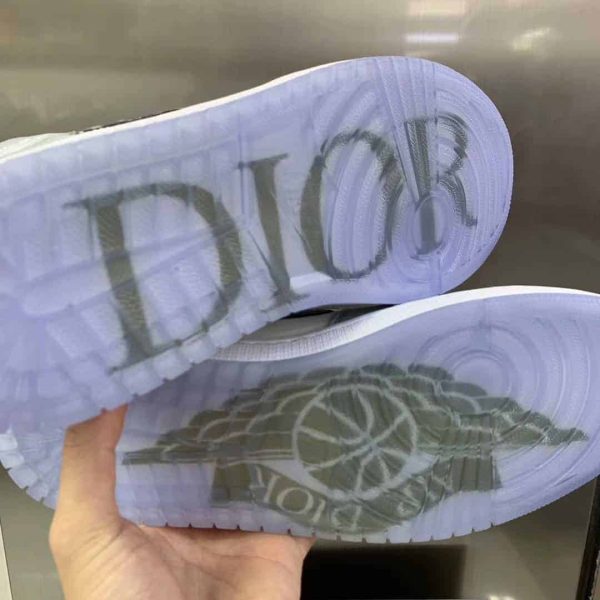 DIOR AIR JORDAN 1 HIGH OG SNEAKER - Image 6