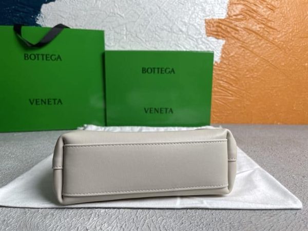 BOTTEGA VENETA WOMEN’S POINT IN CHALK – WBV20 - Image 9