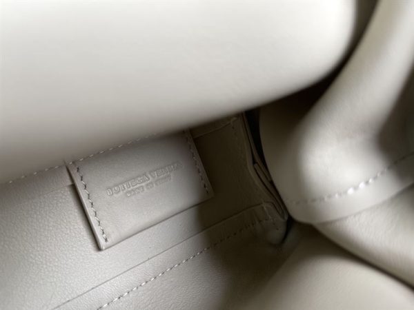 BOTTEGA VENETA WOMEN’S POINT IN CHALK – WBV20 - Image 10