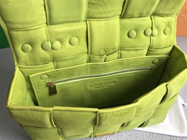 BOTTEGA VENETA WOMEN’S CHAIN CASSETTE IN KIWI – WBV02 - Image 9