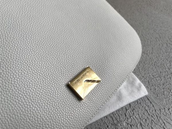 BOTTEGA VENETA WONMEN’S MOUNT IN WHITE – WBV16 - Image 8