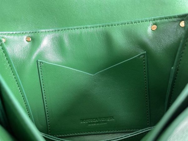 BOTTEGA VENETA WONMEN’S MOUNT IN JUNGLE – WBV17 - Image 8