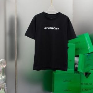 Givenchy T-shirt in Jersey with Ceramic Print – GVS27