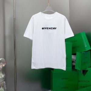 Givenchy T-shirt in Jersey with Ceramic Print – GVS26