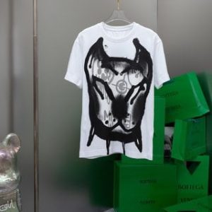 Givenchy Oversized T-Shirt with Tag Effect Dog Print – GVS21