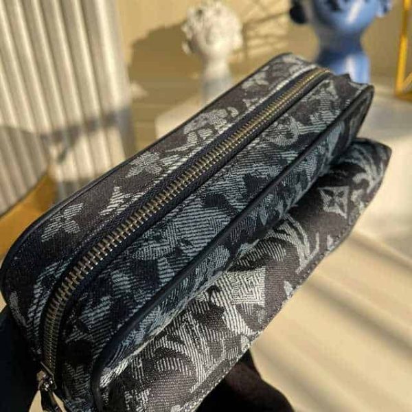 LOUIS VUITTON OUTDOOR BUMBAG MONOGRAM CANVAS M57281 - Image 4