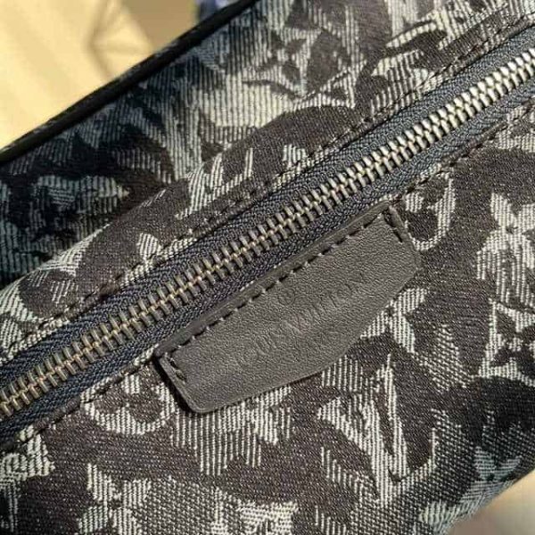 LOUIS VUITTON OUTDOOR BUMBAG MONOGRAM CANVAS M57281 - Image 8