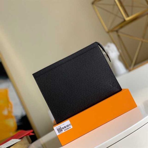 LOUIS VUITTON POCHETTE VOYAGE MM TAIGA LEATHER M30675 - Image 2