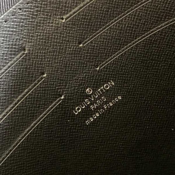 LOUIS VUITTON POCHETTE VOYAGE MM TAIGA LEATHER M30675 - Image 4