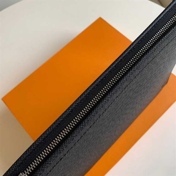 LOUIS VUITTON POCHETTE VOYAGE MM TAIGA LEATHER M30675 - Image 5