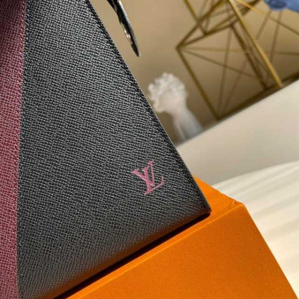 LOUIS VUITTON POCHETTE VOYAGE MM TAIGA LEATHER M30718 - Image 6