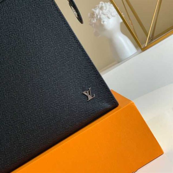 LOUIS VUITTON POCHETTE VOYAGE TAIGA LEATHER M30450 - Image 7