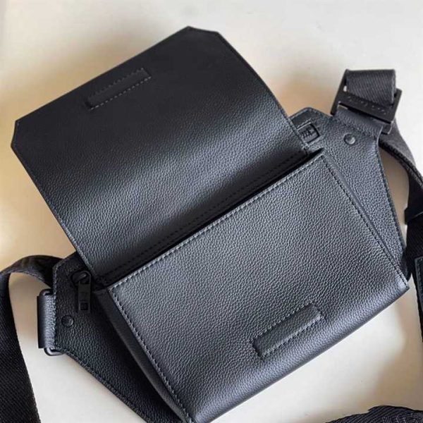 M57081 LOUIS VUITTON AEROGRAM SLINGBAG - Image 5
