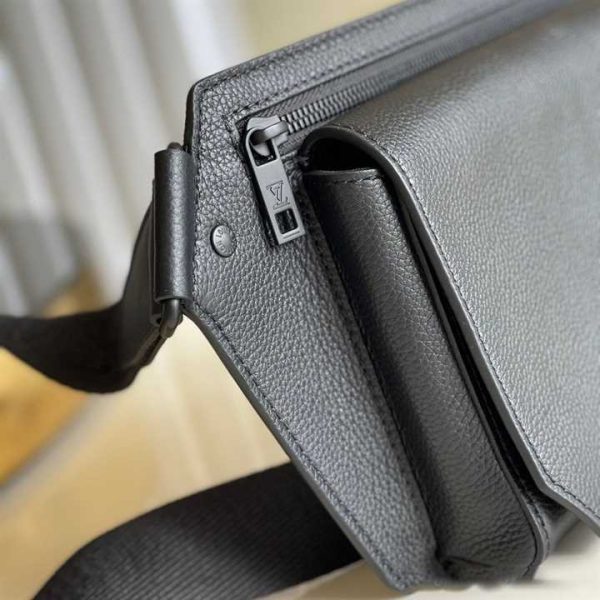 M57081 LOUIS VUITTON AEROGRAM SLINGBAG - Image 9