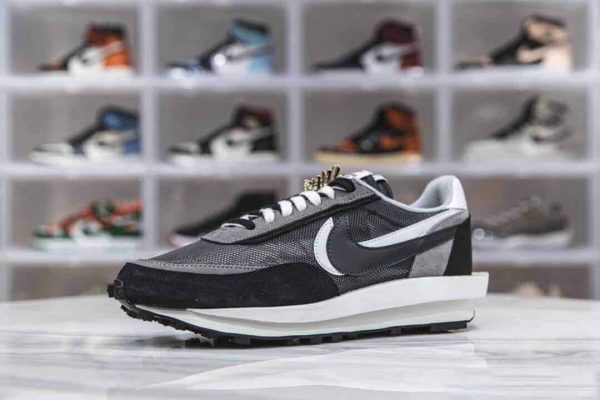 NIKE X SACAI WAFFLE DAYBREAK - Image 2