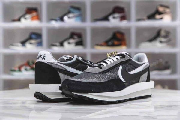 NIKE X SACAI WAFFLE DAYBREAK - Image 3