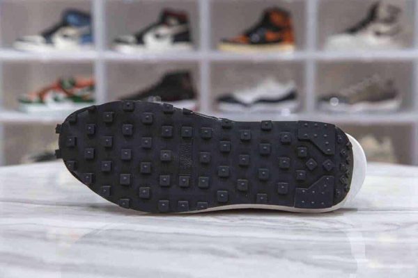 NIKE X SACAI WAFFLE DAYBREAK - Image 5